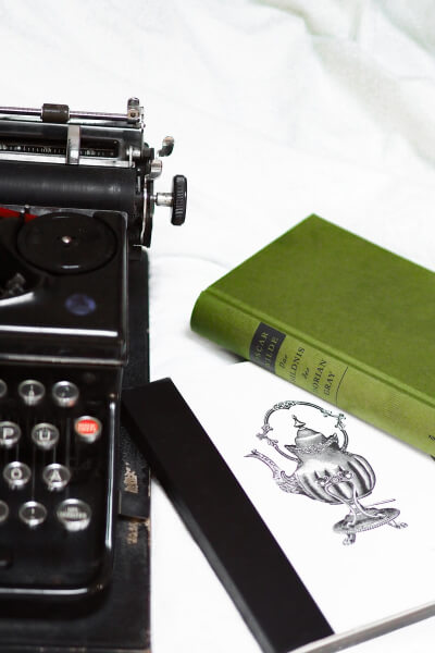 author-book-store-biography-img-1